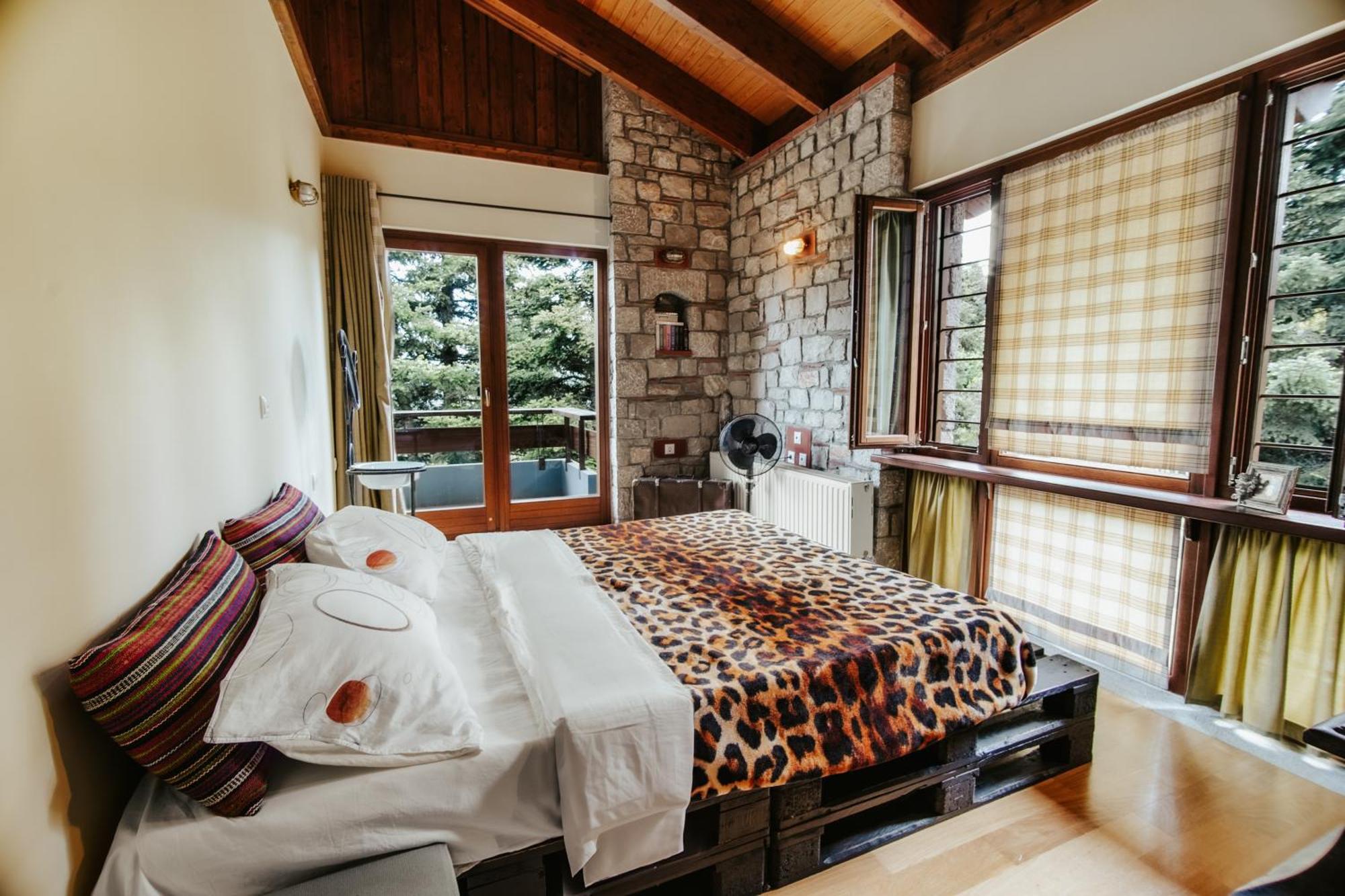 Cliffside Retreat * Pavliani